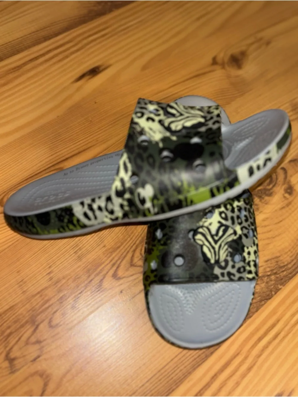 CROC x DISNEY Slide Sandals with Green Leopard Print - Picture 4 of 8